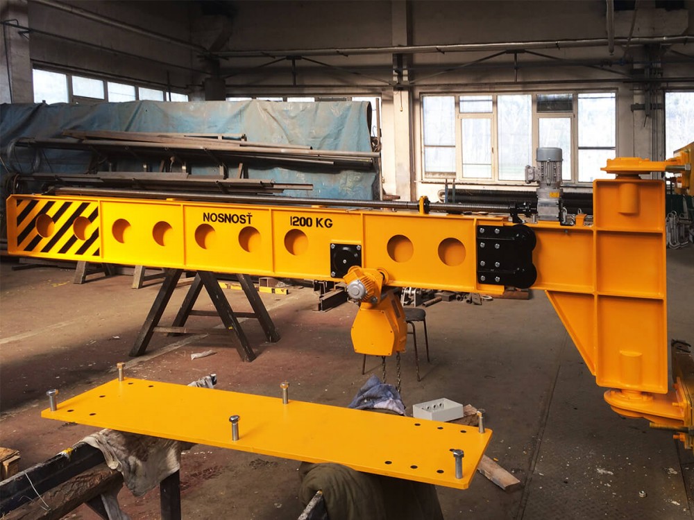 Console crane with telescopic boom