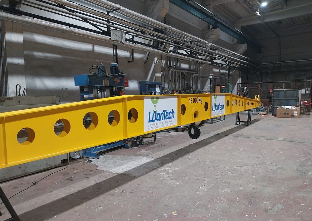 Crossbeam with swivel hook 13 t x 16 m 