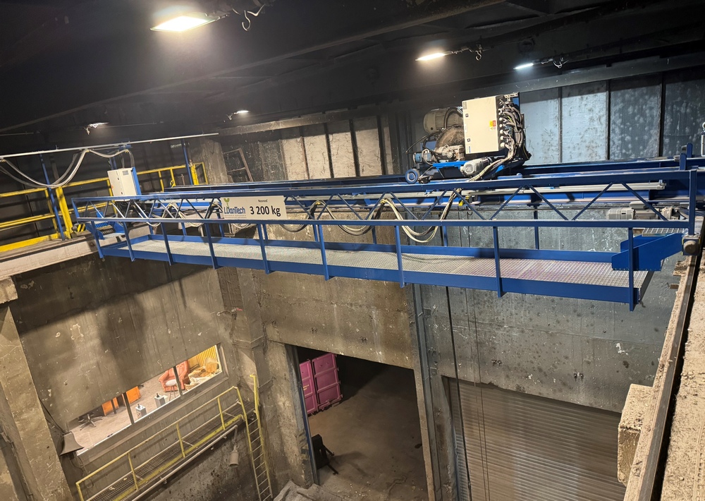 Semi-automatic grab bridge crane Ex